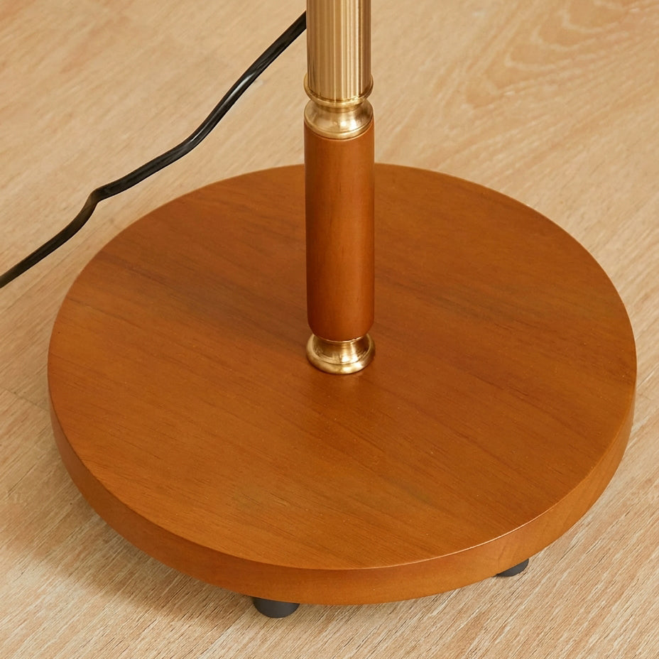 Lámpara de pie de lectura con pantalla plisada Tablina – detalle de la base de madera