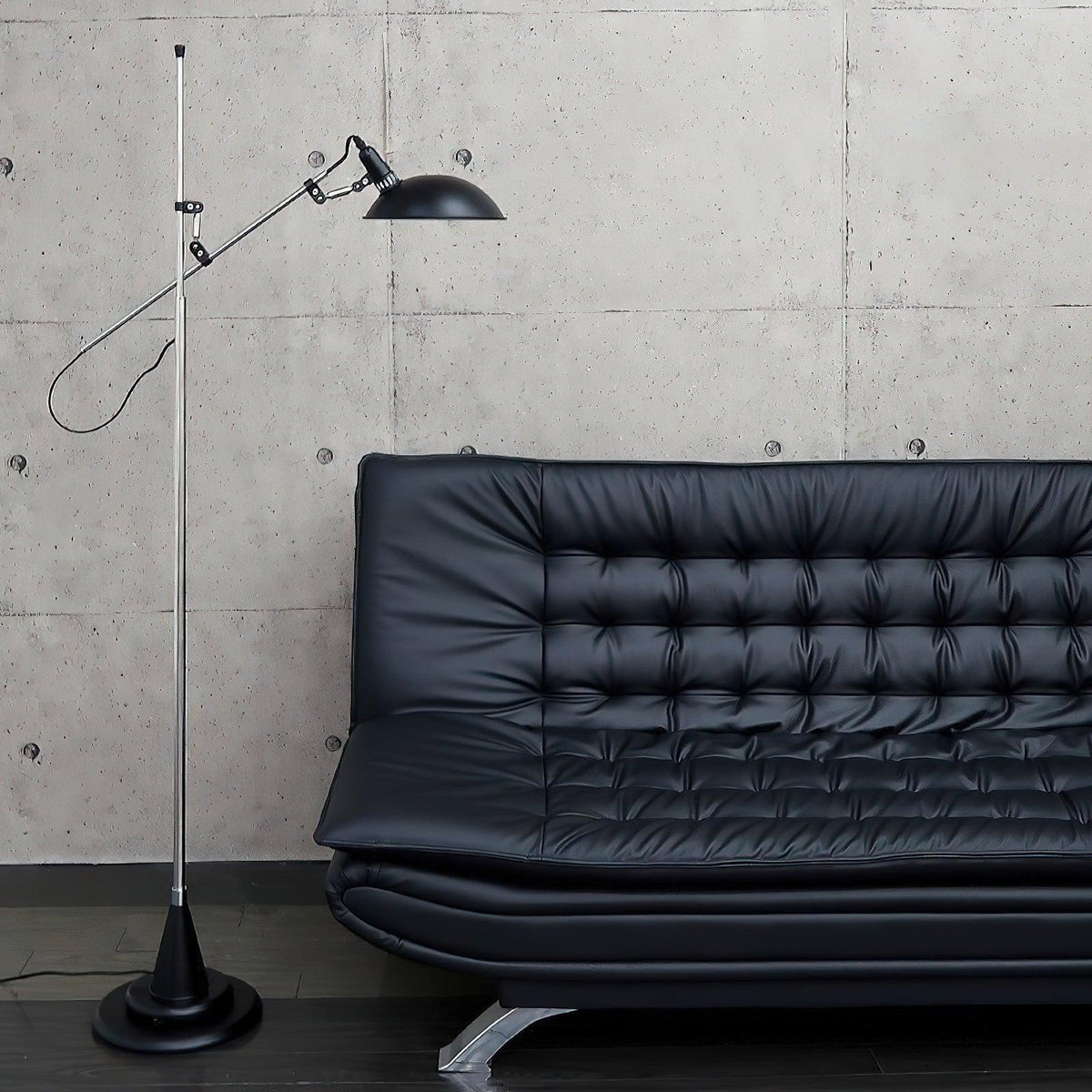 Lámpara de pie con brazos articulados Tangora en un salón de estilo industrial – imagen 9