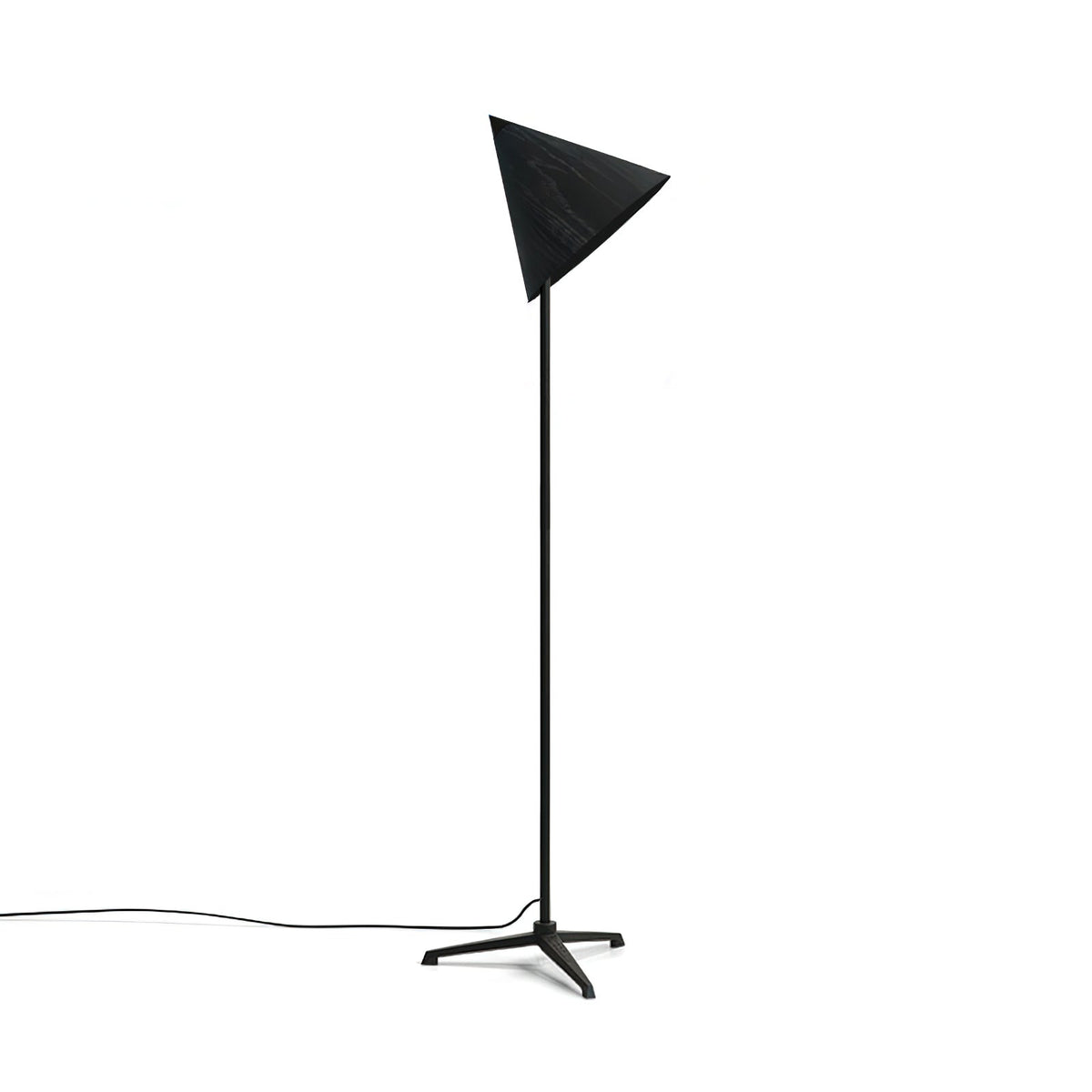 Lámpara de pie cono de madera Tejola – con pantalla negra