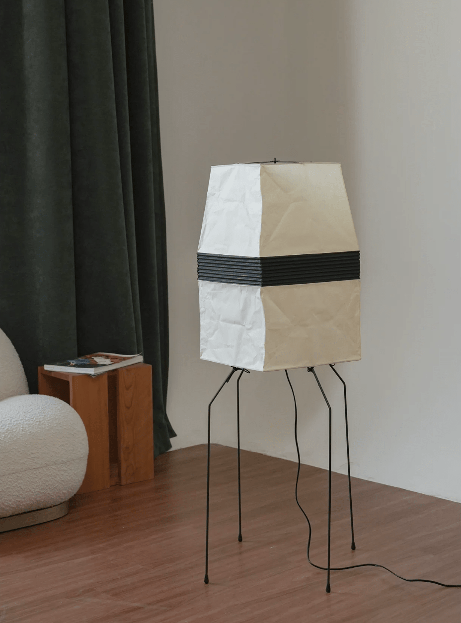 Lámpara de papel Torinda – junto a una mesita