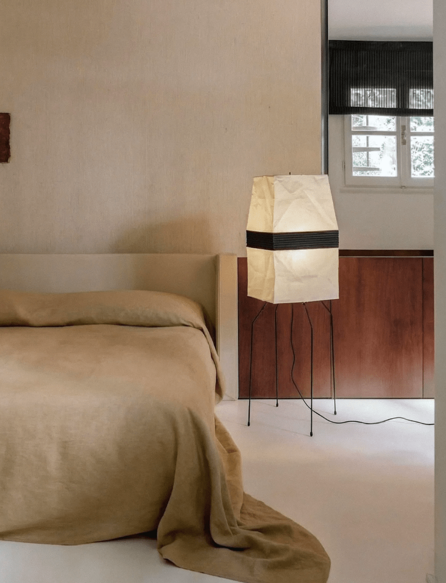 Lámpara de papel Torinda – en un dormitorio