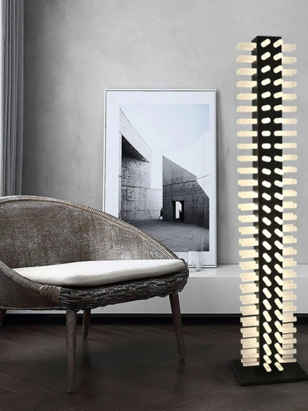 Lámpara de pie columna Torrica en un salón moderno – imagen 11