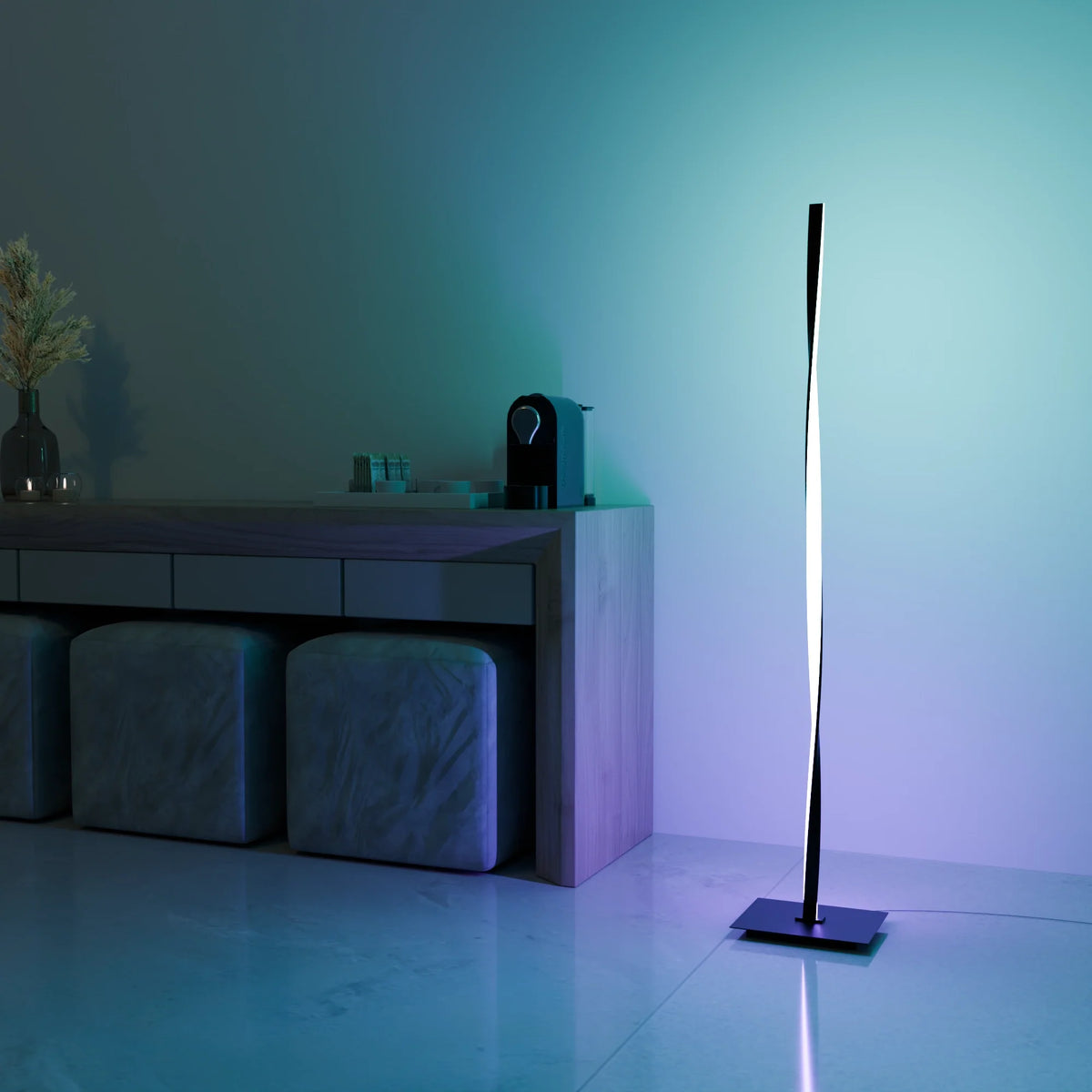 Lámpara de pie LED RGB helicoidal Torsiva en un salón con luz de color – imagen 8