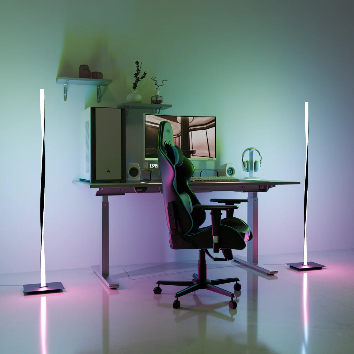 Lámpara de pie LED RGB helicoidal Torsiva – dos lámparas a los lados de un escritorio gaming