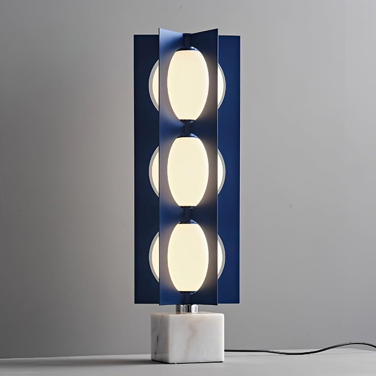 Lámpara de pie LED escultórica azul Toteva – tres globos encendidos