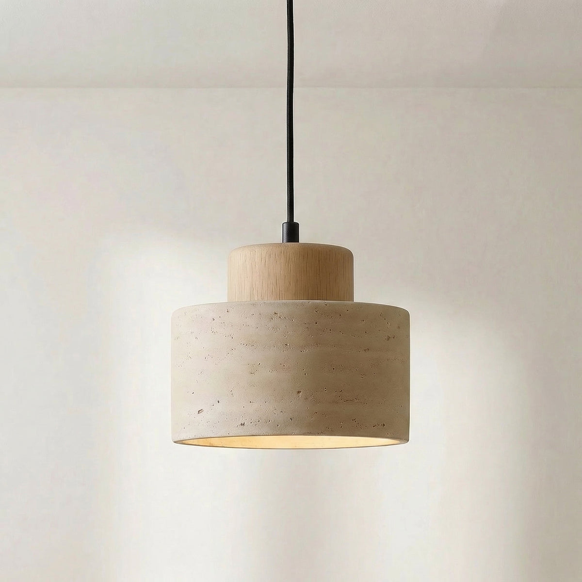 Lámpara colgante de travertino Petrina – madera clara