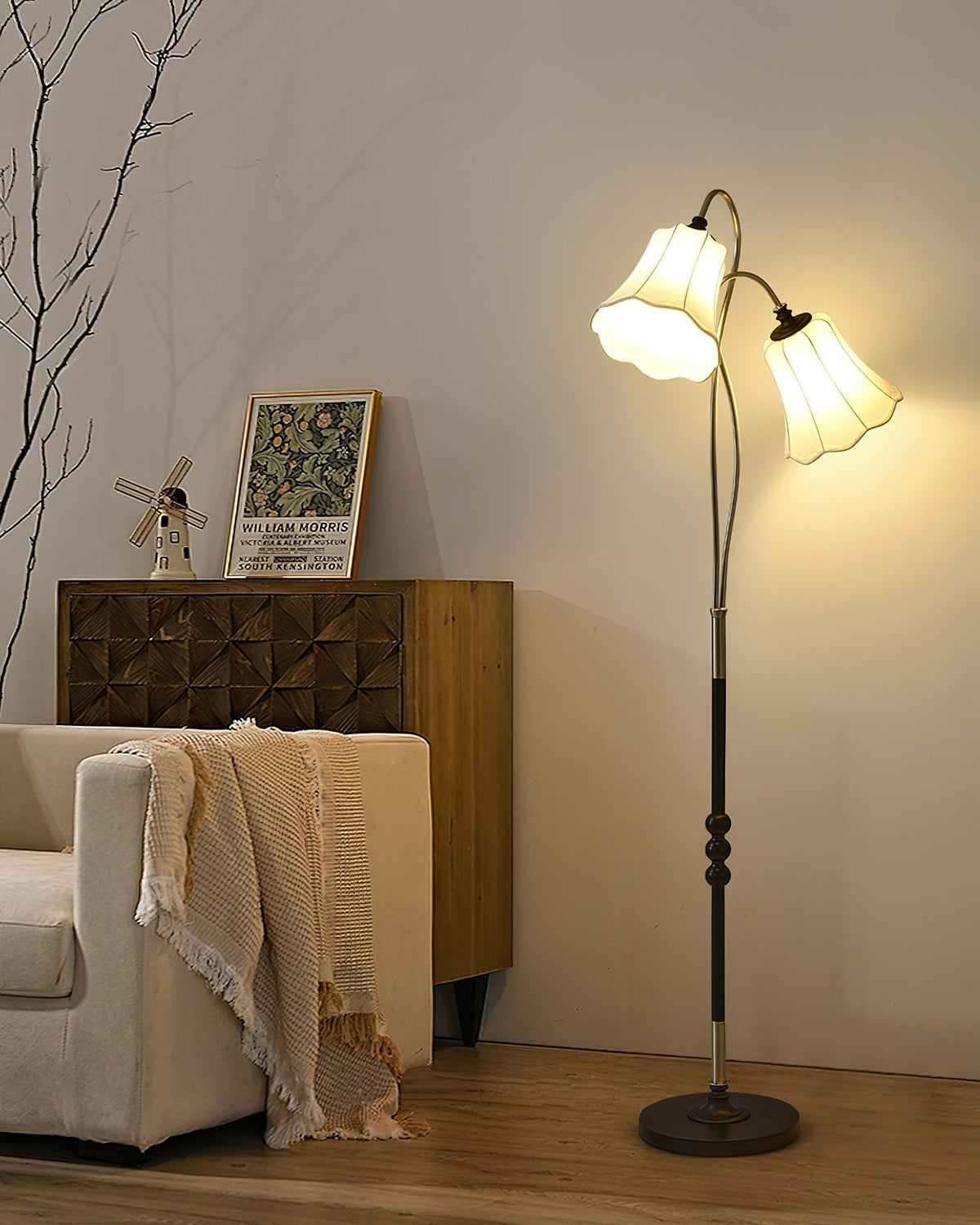 Lámpara de pie tulipán Tulema en un salón de estilo vintage – imagen 7