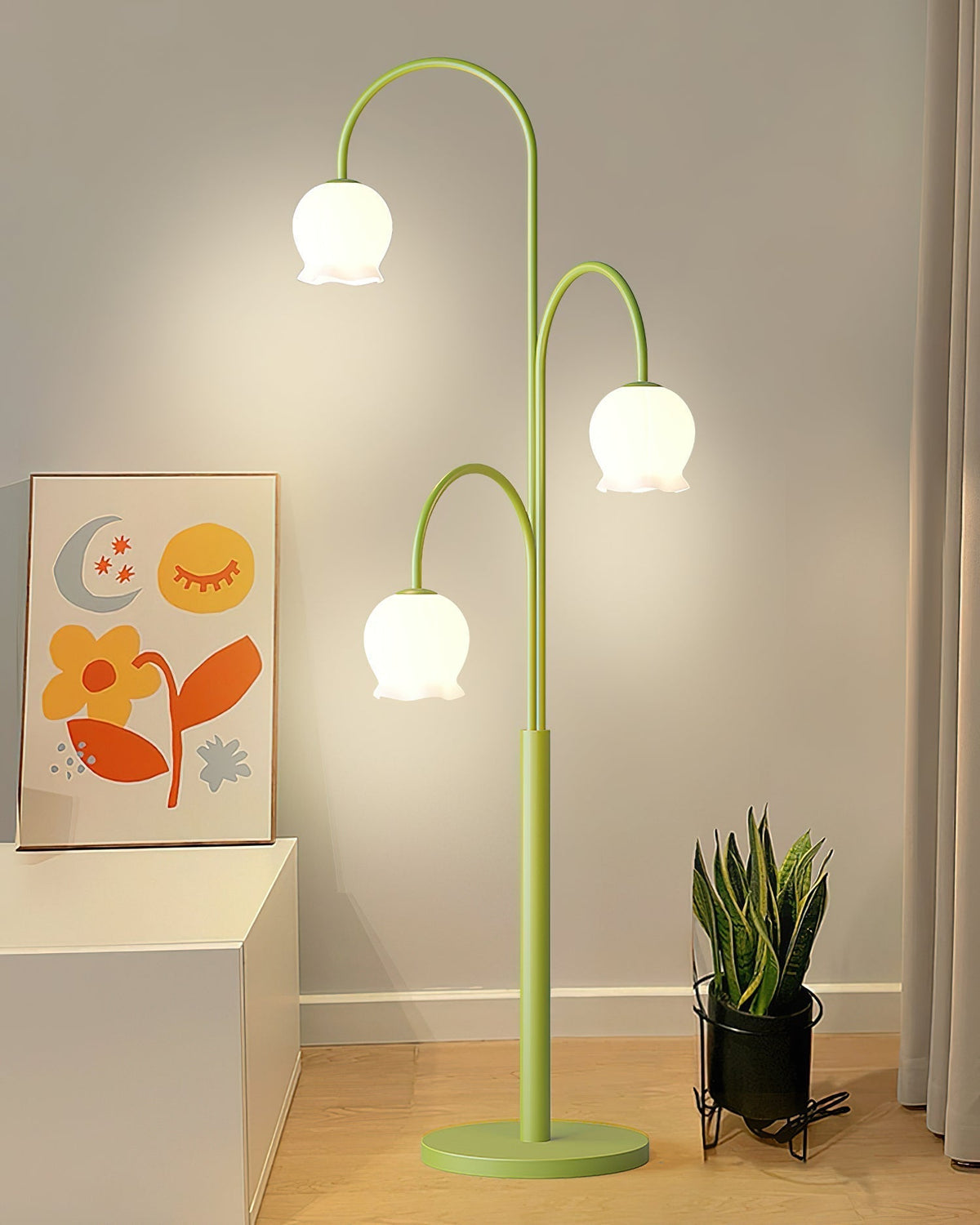 Lámpara de pie lirio del valle Vallira en un salón luminoso – imagen 6