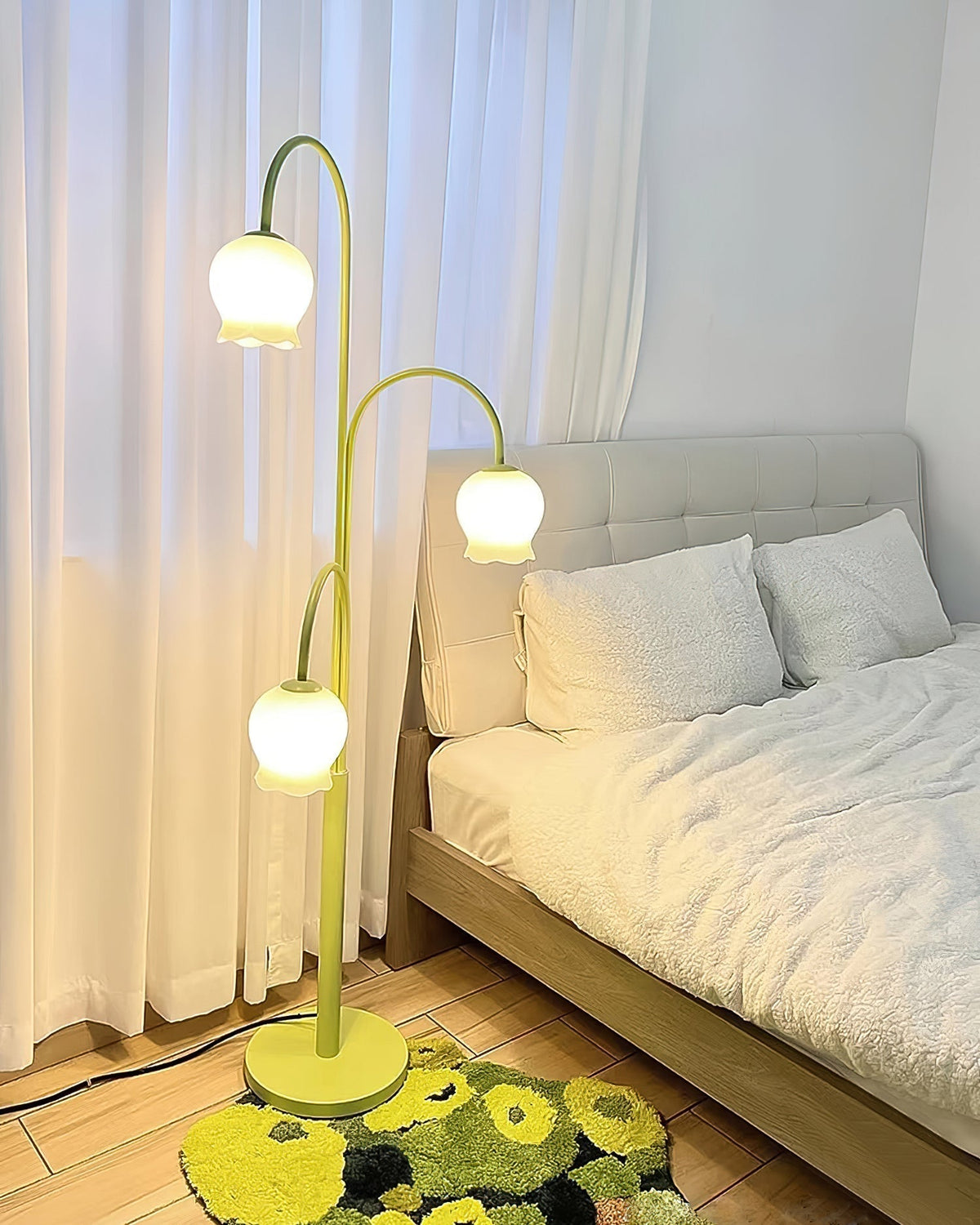 Lámpara de pie lirio del valle Vallira en un salón luminoso – imagen 7