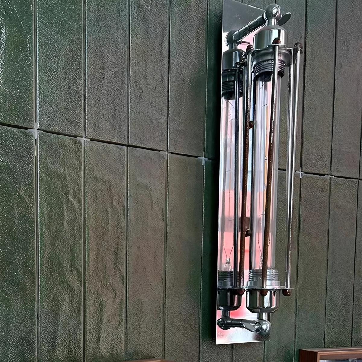 Aplique de pared industrial Yunquel en un pasillo de estilo loft – imagen 6