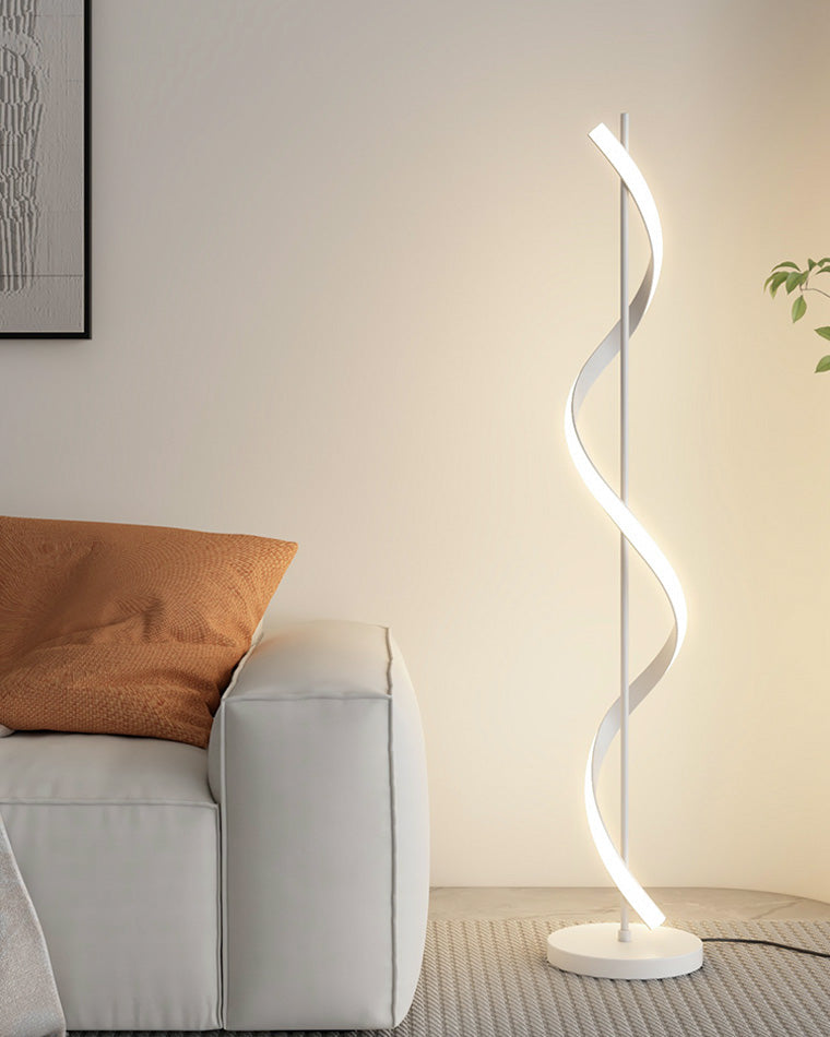 Lámpara de pie LED en espiral Volutela en un salón moderno – imagen 15