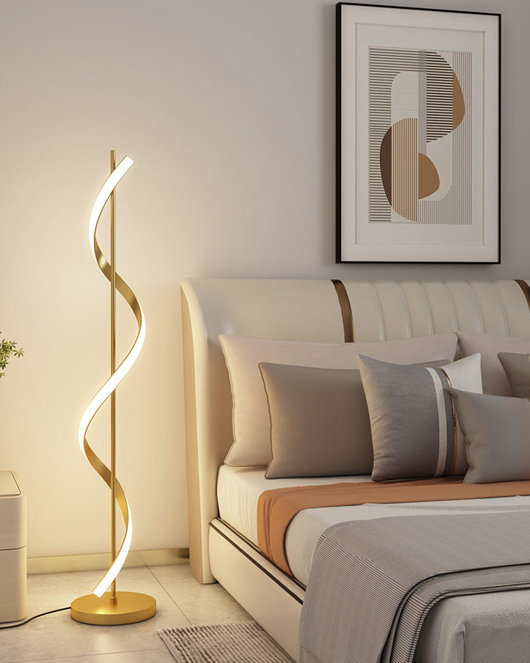 Lámpara de pie LED en espiral Volutela en un salón moderno – imagen 18