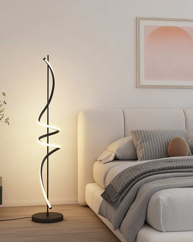 Lámpara de pie LED en espiral Volutela en un salón moderno – imagen 19