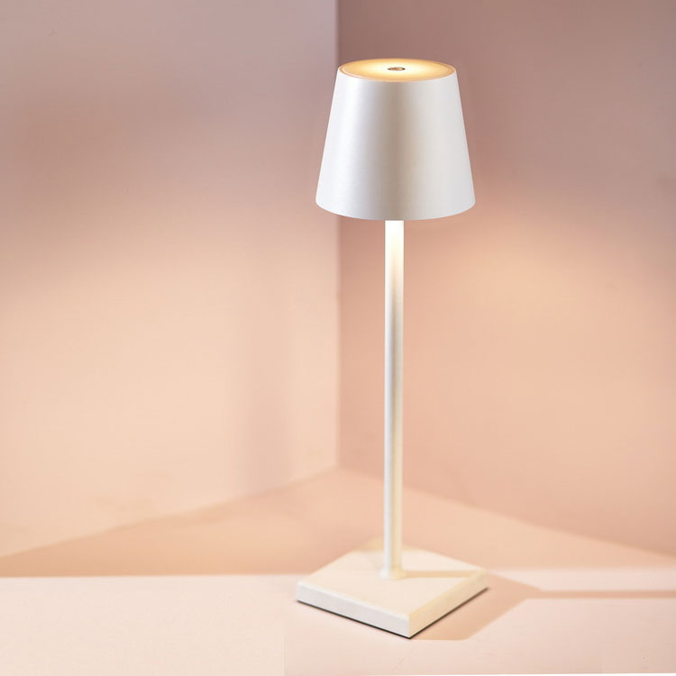 NordiaLuz – Lámpara de Mesa LED Recargable y Elegante