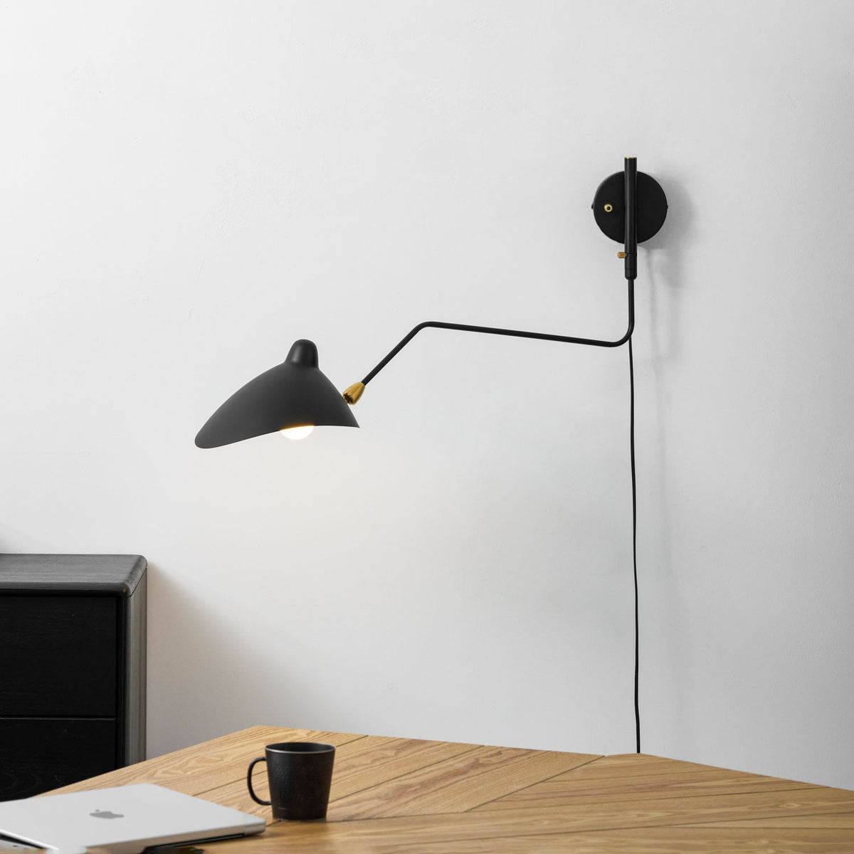 Aplique de pared con brazos articulados Zancora en un salón mid-century – imagen 16