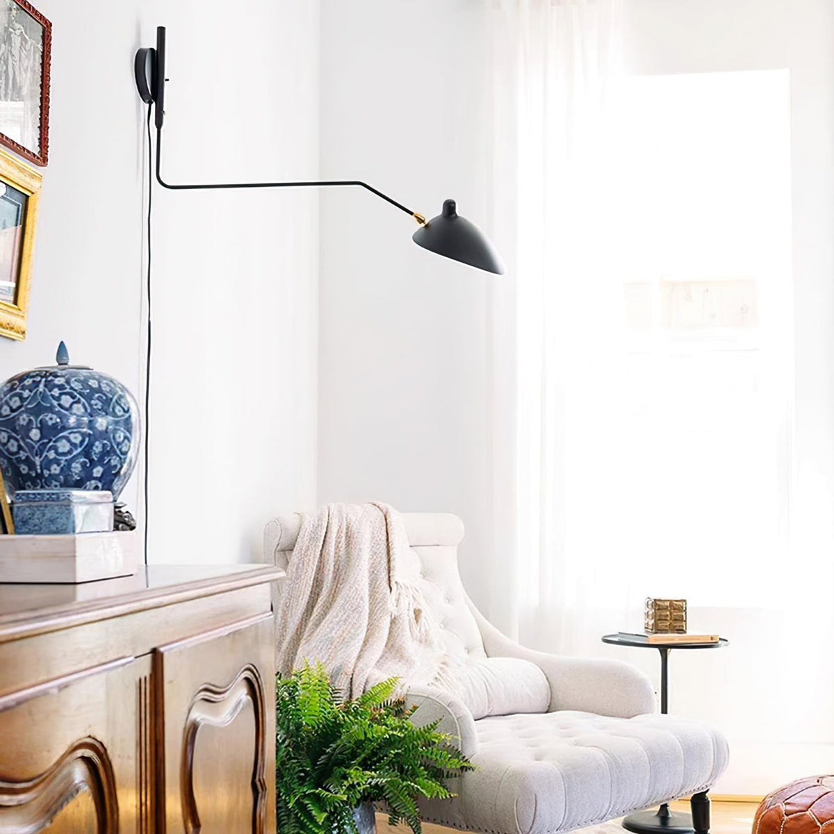 Aplique de pared con brazos articulados Zancora en un salón mid-century – imagen 2