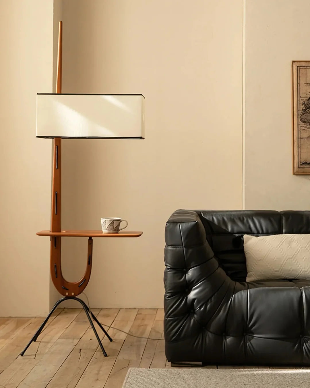Lámpara de pie con mesita Zirafa en un salón de estilo moderno – imagen 6