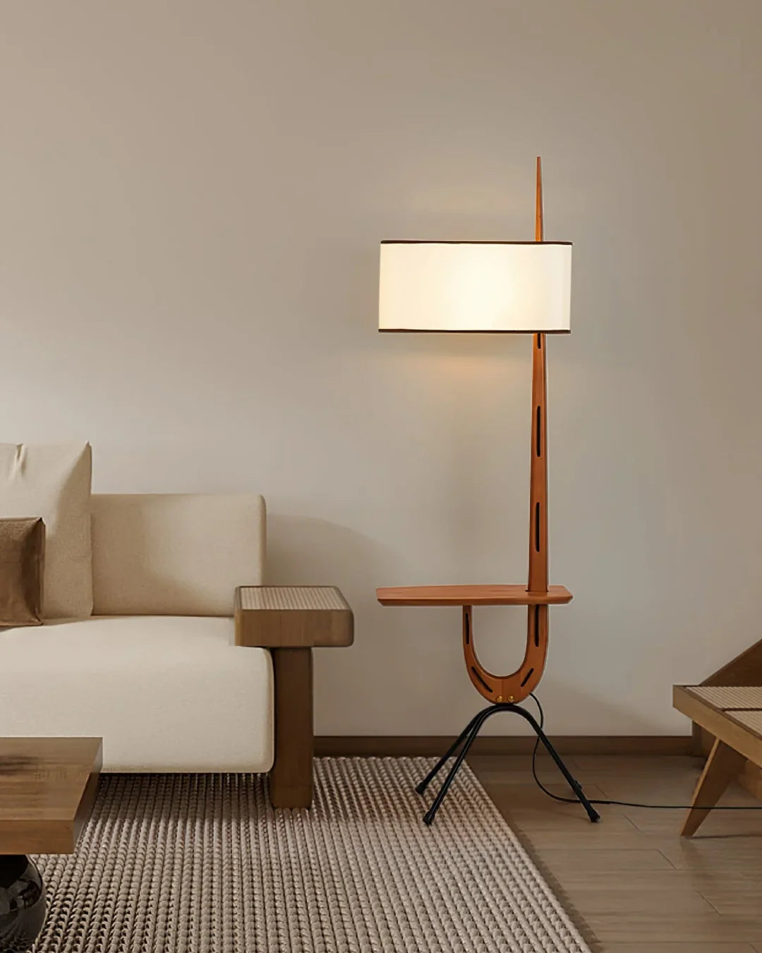 Lámpara de pie con mesita Zirafa en un salón de estilo moderno – imagen 9