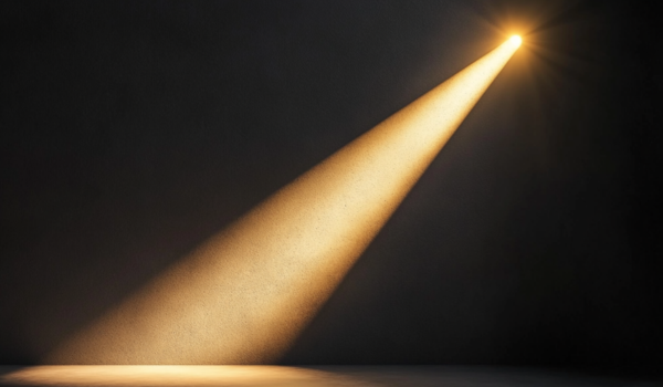 Iluminación de Impacto: Cómo una Lámpara Puede Convertirse en el Centro de Atención de tu Hogar
