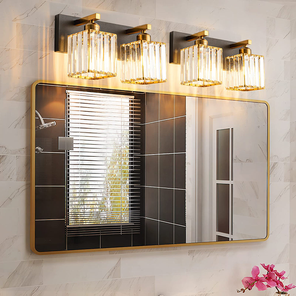 Aplique de pared para espejo con cristal Pirsela – 4 luces sobre un espejo de baño