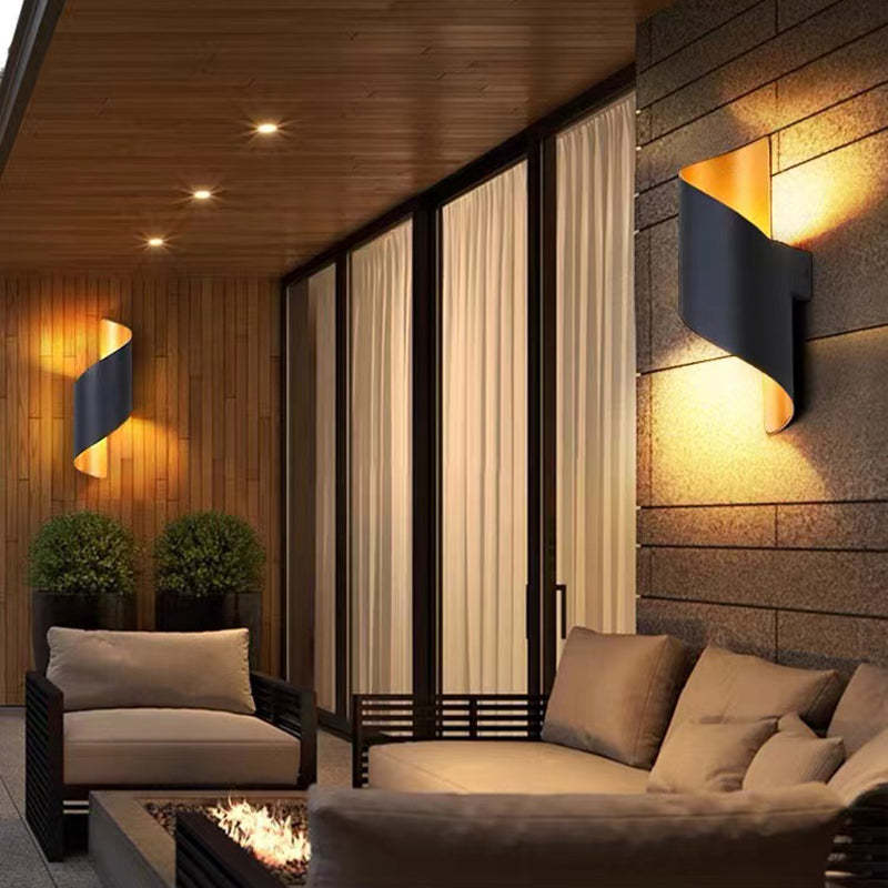 Helix: Aplique de Pared Metal Moderno para Interiores y Exteriores