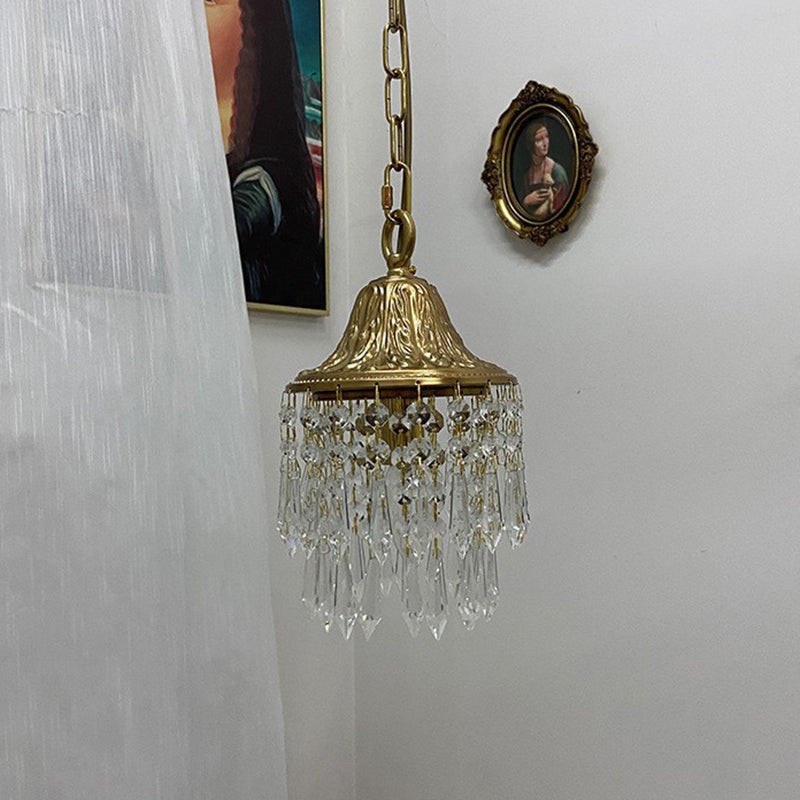 Lámpara colgante de cristales dorada Fulgela en un dormitorio de estilo vintage – imagen 4