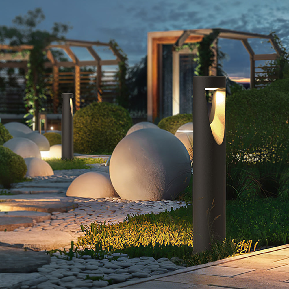 Baliza de jardín LED Necala en un camino de jardín – imagen 7