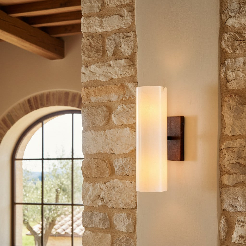 Aplique de pared cilíndrico Albasta en un pasillo acogedor – imagen 10
