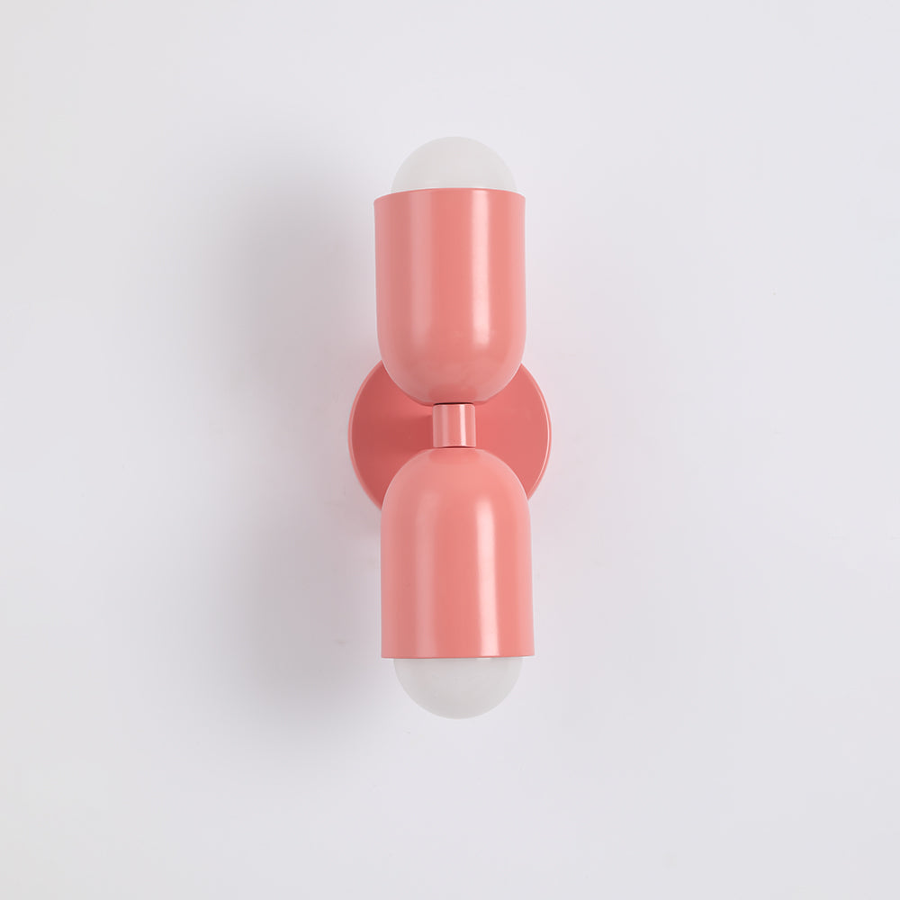 Aplique de pared de doble foco Bicora en un dormitorio colorido – imagen 6
