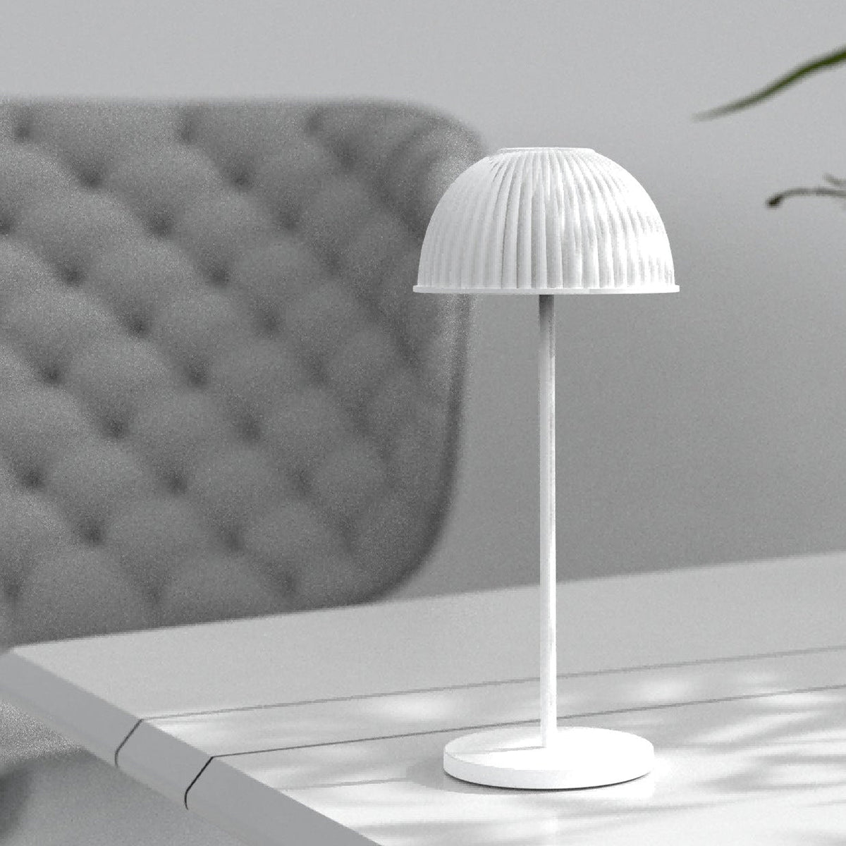 Lámpara de mesa inalámbrica con cúpula acanalada Quelina en un salón moderno – imagen 16
