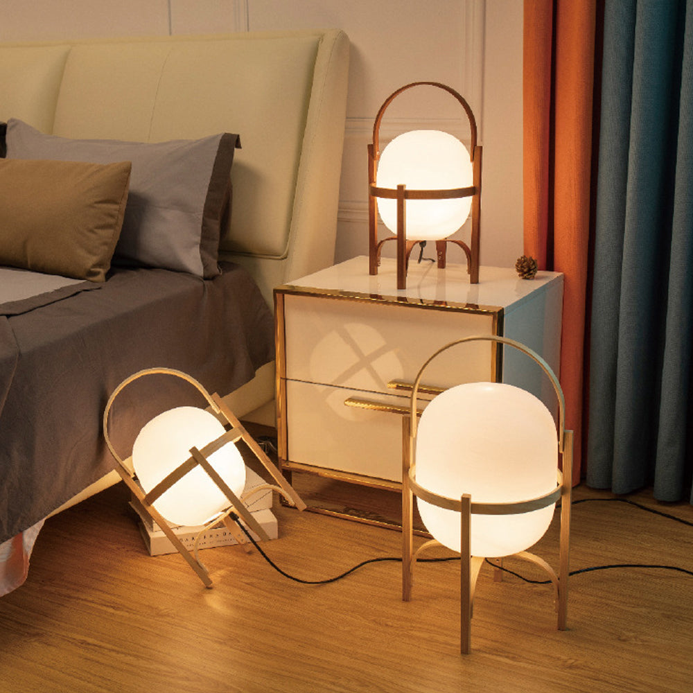 Lámpara de madera con globo de cristal Macesta en un dormitorio acogedor – imagen 12