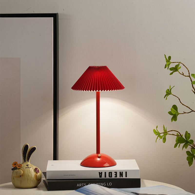 Lámpara de mesa recargable Delisa con pantalla plisada – rojo