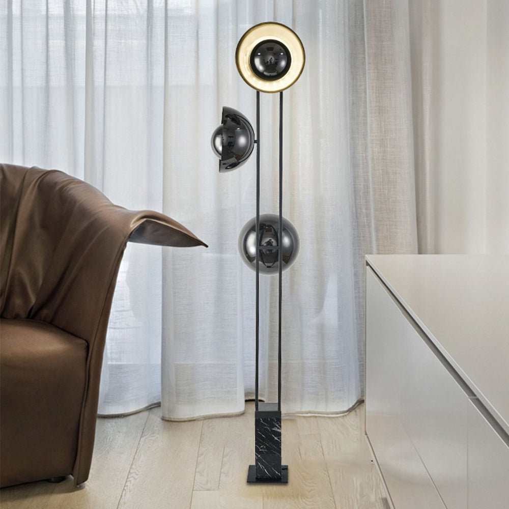 Lámpara de pie de mármol Velipsa en un salón moderno – imagen 2