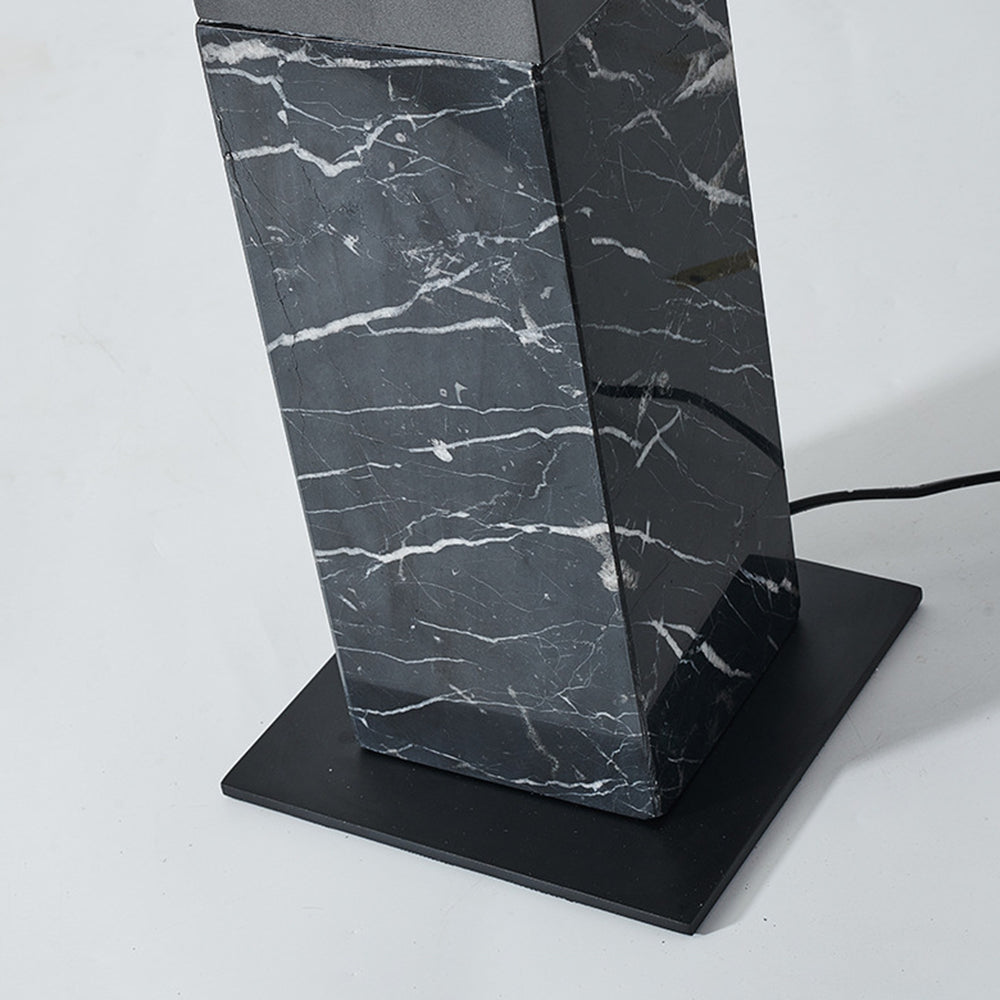 Lámpara de pie de mármol Velipsa – detalle de la base de mármol negro