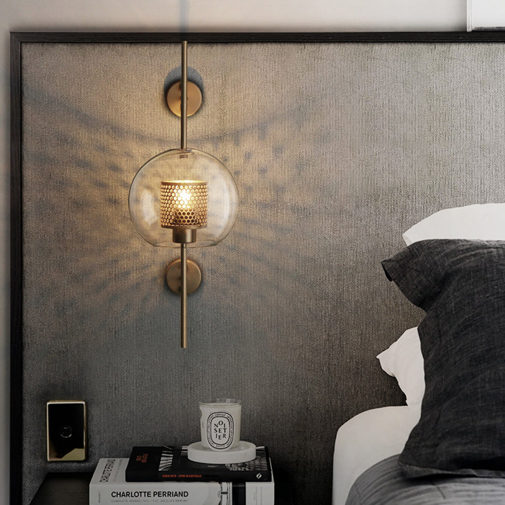 Atria: Aplique de Pared Geométrico Industrial de Metal y Vidrio – Cobre/Plateado
