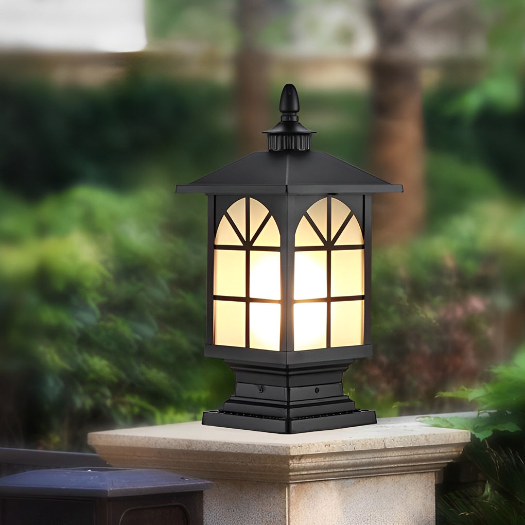Farol de pilar exterior Kolmara sobre un pilar de jardín – imagen 8