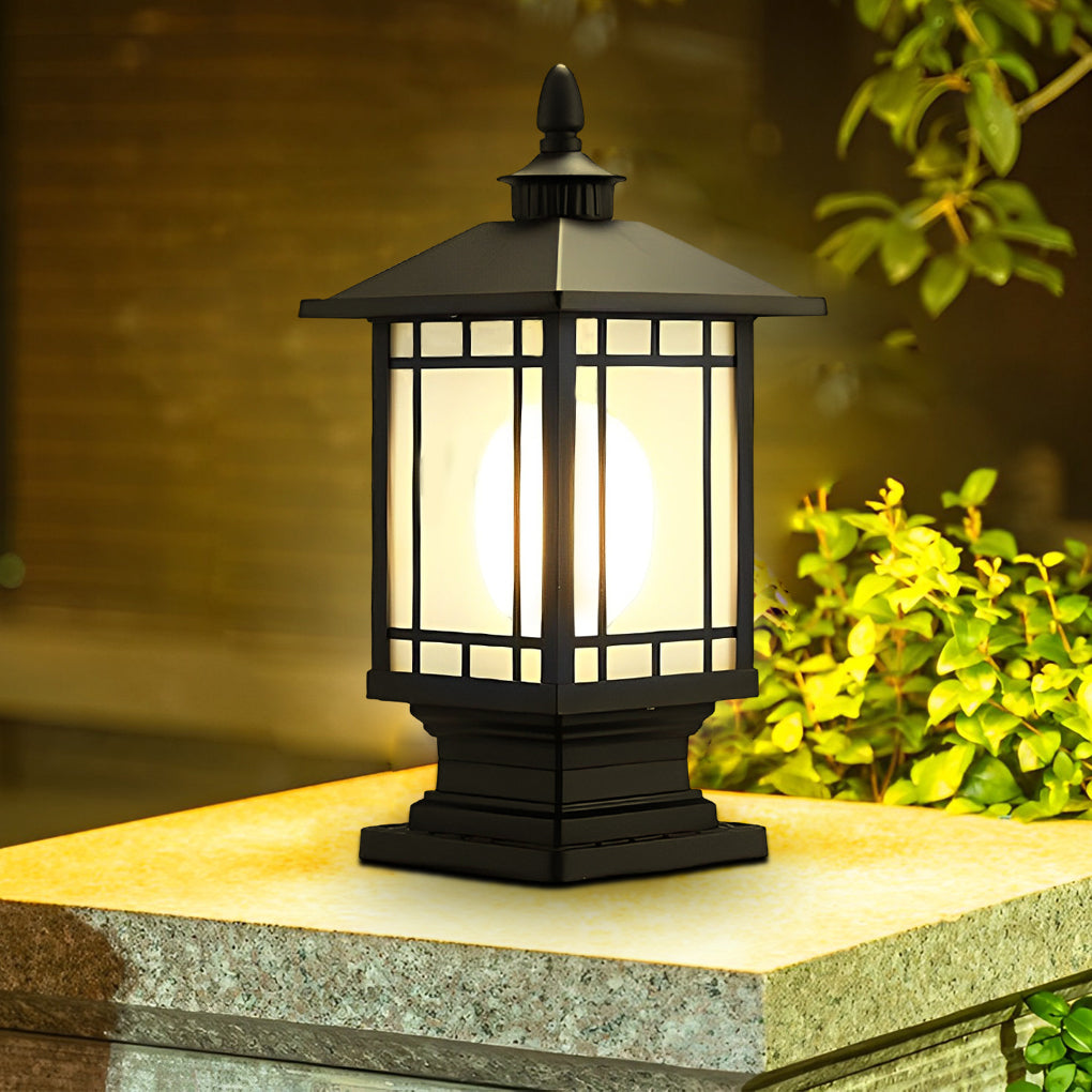 Farol de pilar exterior Kolmara sobre un pilar de jardín – imagen 3
