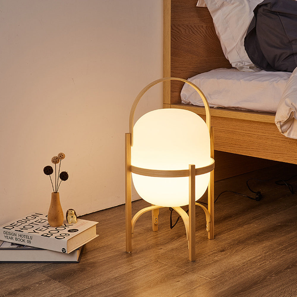 Lámpara de madera con globo de cristal Macesta en un dormitorio acogedor – imagen 8
