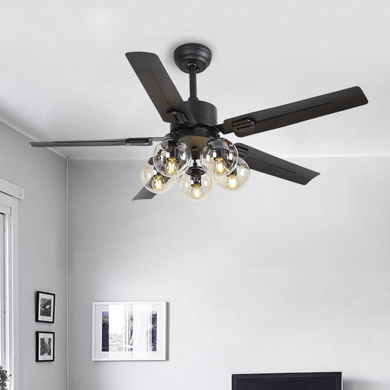 Ventilador de techo con luz Racimo en un comedor de estilo industrial – imagen 2