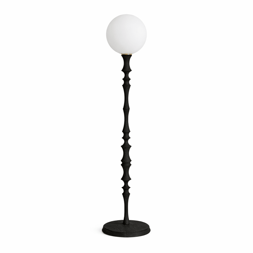 Lámpara de pie de madera torneada Caluma – en negro con globo de cristal