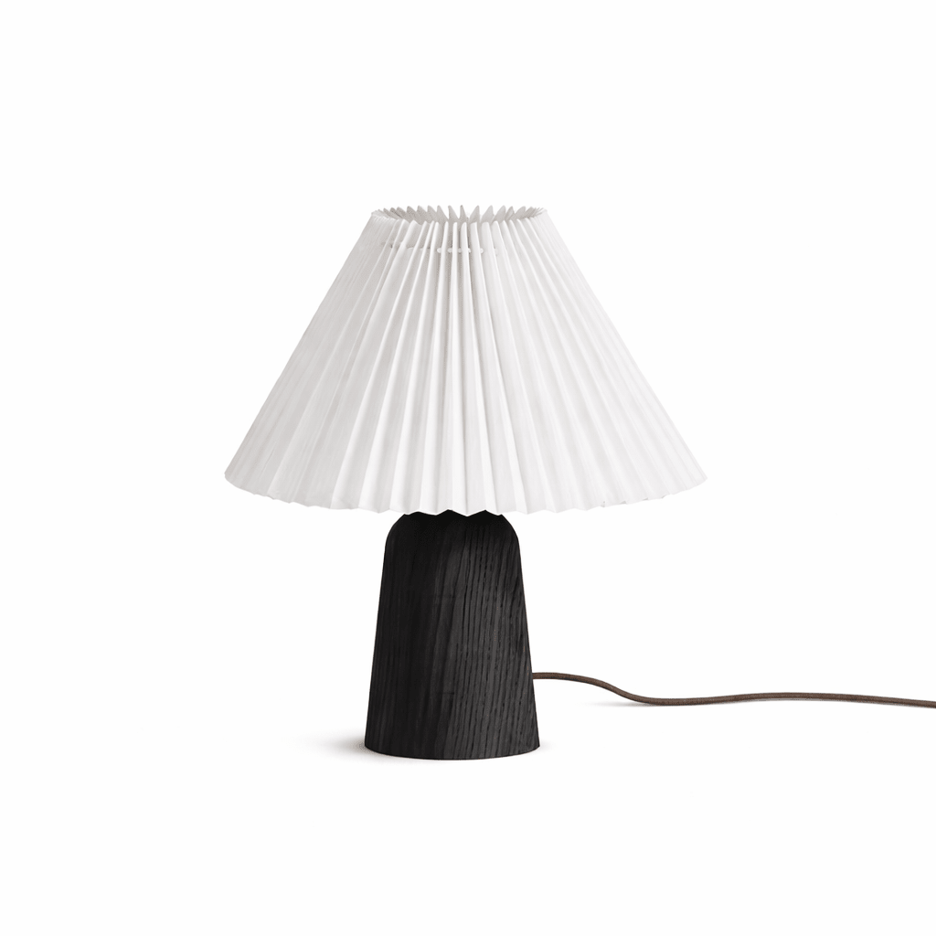 Lámpara de mesa con pantalla plisada Hilveta – altura 32 cm, base negra con pantalla blanca