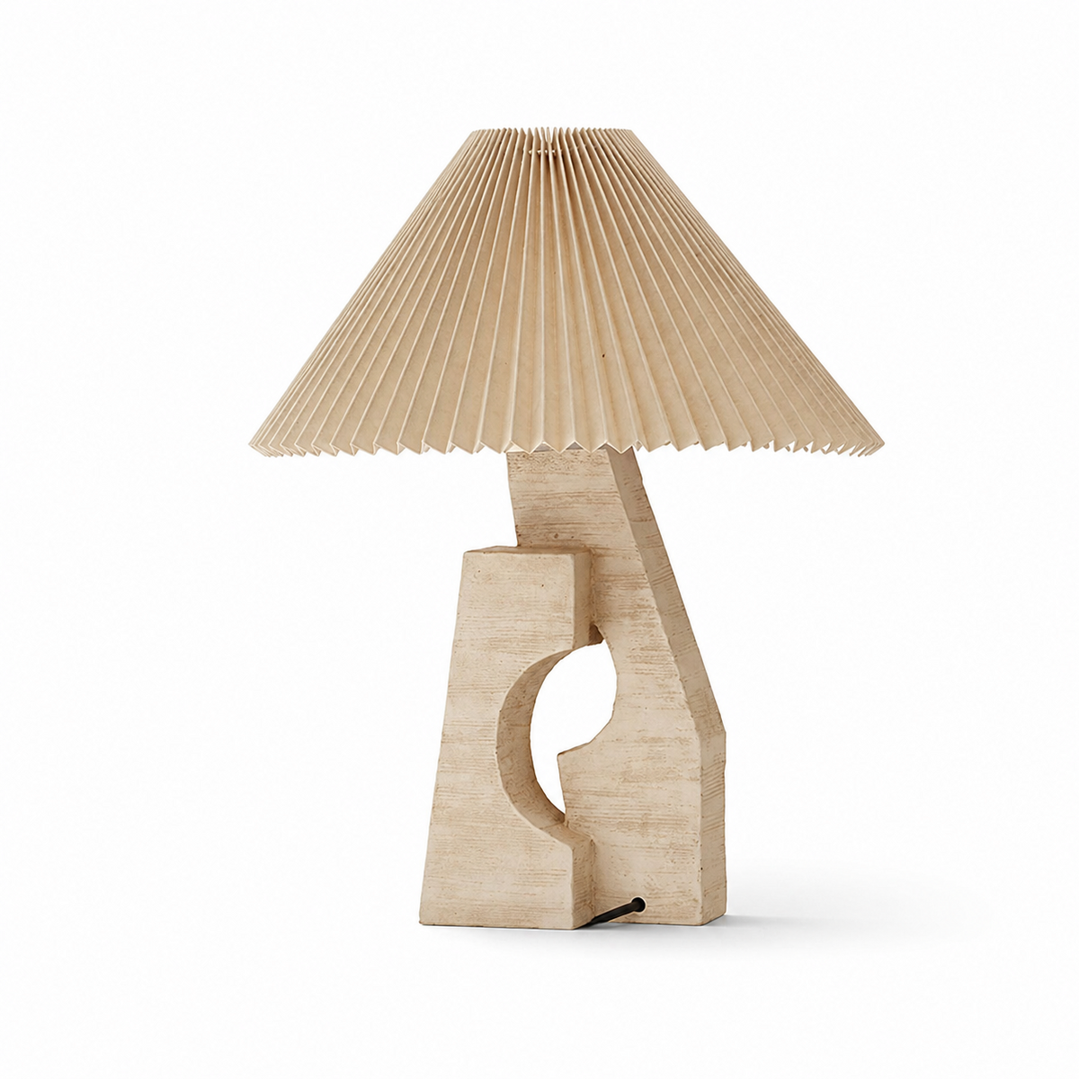 Lámpara de mesa escultural Abriga sobre un aparador – imagen 8