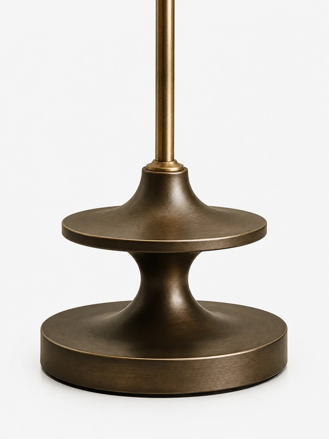 Lámpara de pie vintage Olmeta – detalle de la base torneada