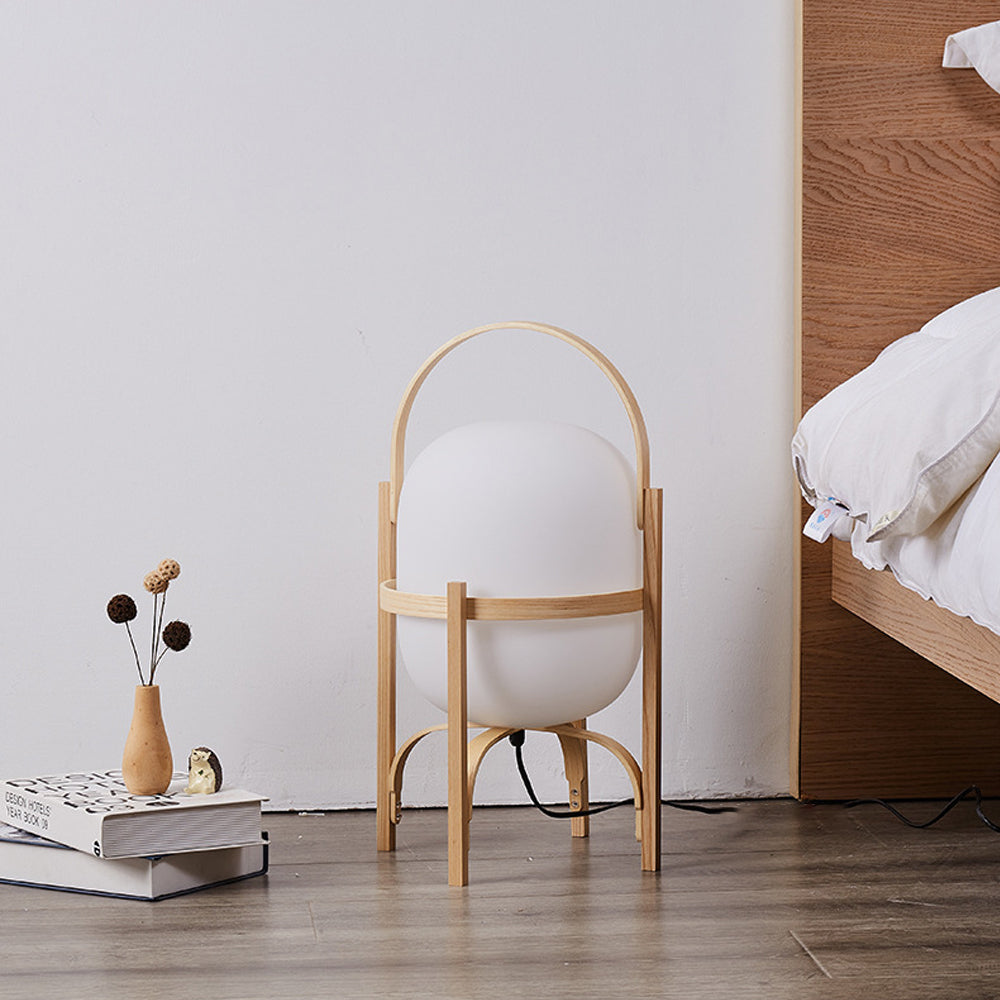Lámpara de madera con globo de cristal Macesta en un dormitorio acogedor – imagen 7