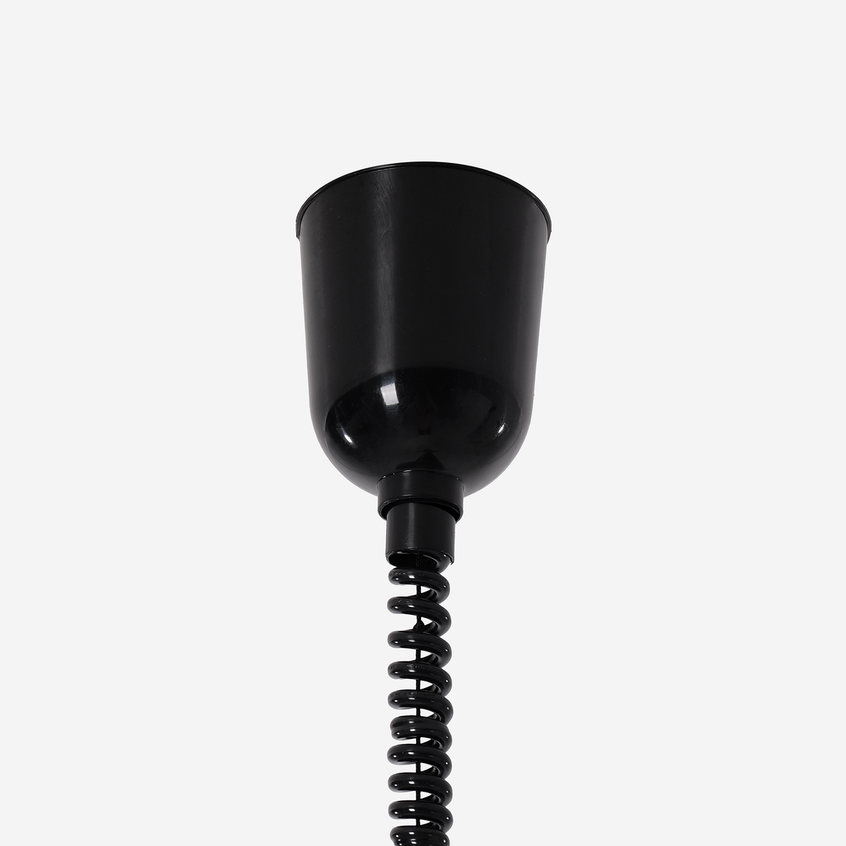 Lámpara colgante de cordón de algodón y madera Arcoya – detalle del florón y el cable