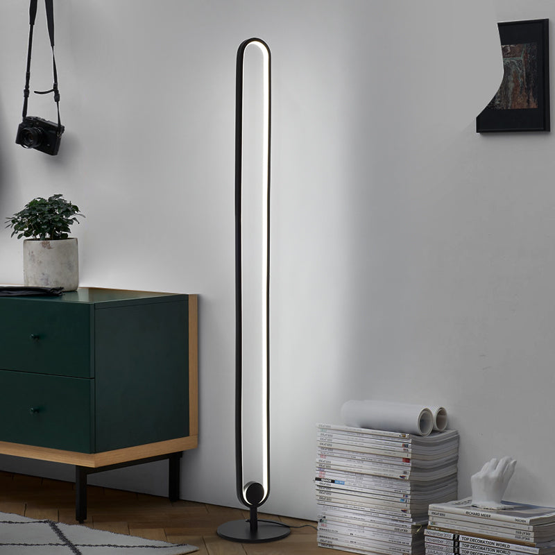 Lámpara de pie LED ovalada Rozalia en un salón minimalista – imagen 5