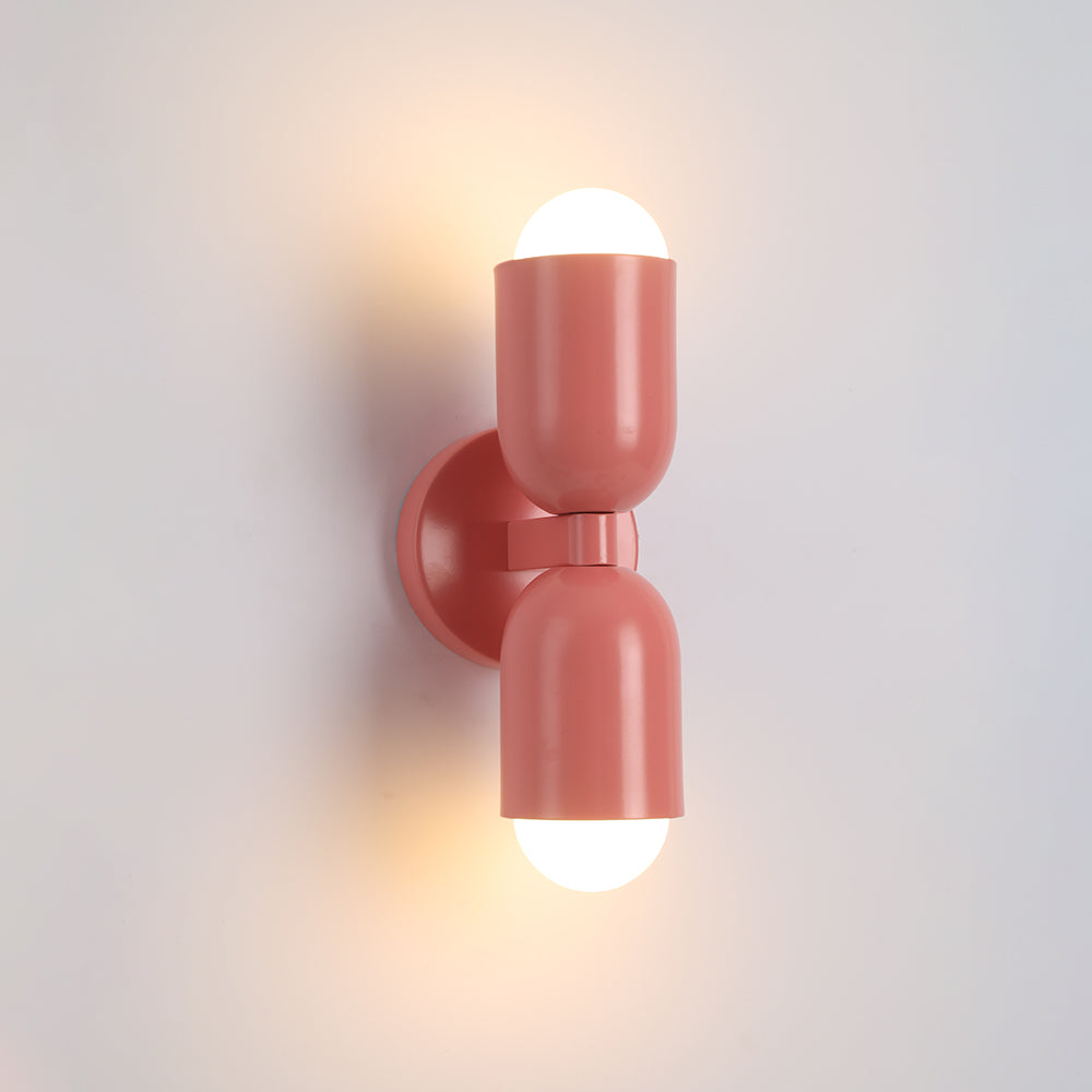 Aplique de pared de doble foco Bicora en un dormitorio colorido – imagen 2
