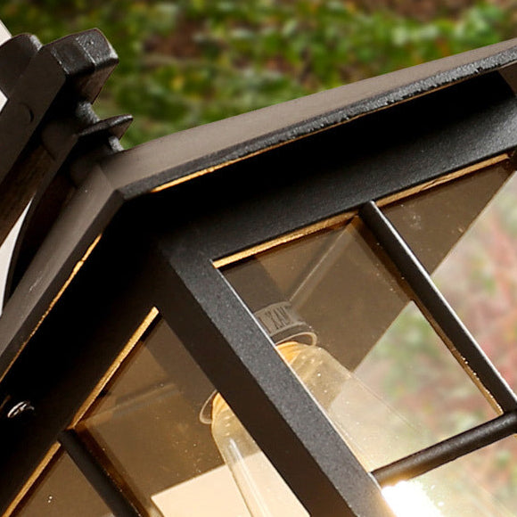 Farol de pared exterior Nubaro – detalle del tejadillo y los cristales