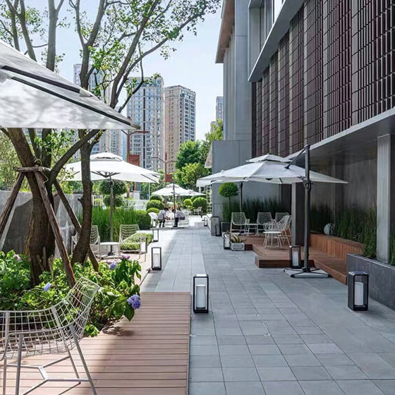 Farol de jardín Nalinda en una terraza – imagen 23