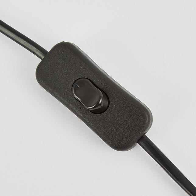 Lámpara de escritorio articulada Flexora – detalle del interruptor en el cable